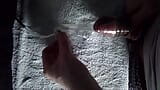 輪ゴムとコンドームの真空で毛深いコックとボールはジュースボトルで遊びを吸う snapshot 11