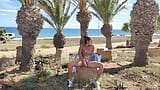 Latina, puta desnuda frente a la playa, jugando con mi coño snapshot 9