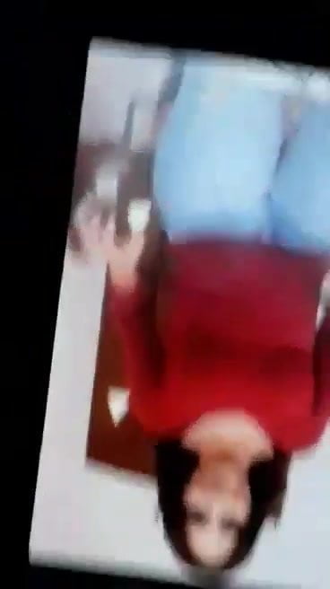 Cum hold Valeria ricas piernas