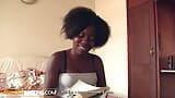 Prawdziwa czarna afrykańska dziwka z ciasną dupą dostaje twarz w jej międzyrasowy anal hardcore casting wideo snapshot 2