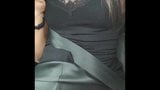 Seksowna mamuśka po omacku w samochodzie przez kierowcę Ubera snapshot 2