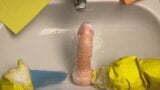 Sexy žena v domácnosti myje robertek po její kundičce snapshot 11