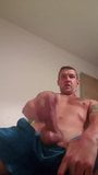 Scally, garoto de short azul atira sua carga snapshot 3