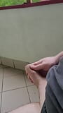 Masturbation rapide sur le balcon, grosse pute 4k snapshot 4