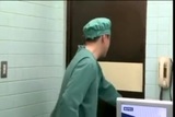 Dokters gangbang neuken patiënt in operatiekamer snapshot 4