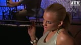 Britney, दो अच्छे बड़े मस्त स्तनों वाली इतालवी वेश्या snapshot 7