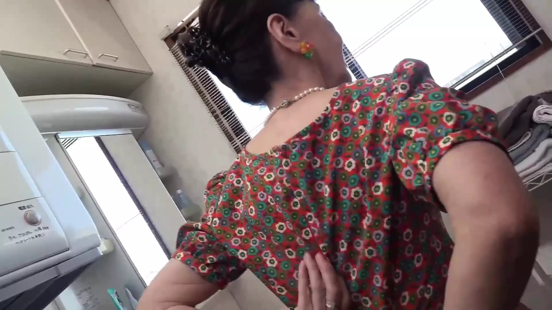 介護職の豊満おばさん　無修正画像 M742G05 献身的な熟女介護ヘルパーさんに老人のイチモツは勃起してガチガチに！しょうがないと言いながら老人とのＳＥＸの快感に浸る淫乱熟女ヘルパーさん！  | xHamster