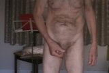 Uomo che si spoglia nudo snapshot 8