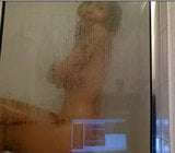 Lindsey Banks taquine sous la douche snapshot 1