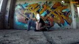 Meisje tekent graffiti en neukt dan haar vriendje met een voorbinddildo snapshot 17
