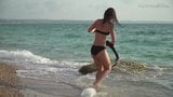 Kim nadara sexy gimnasia junto al mar snapshot 5