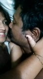 Les seins d'une fille malaisienne sexy de Coimbatore se font sucer par son voisin snapshot 3