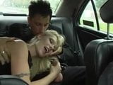 Blowjob dalam kereta snapshot 9