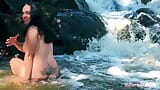 Ich habe mich im Wasserfall nackt ausgezogen und richtig gelutscht snapshot 1