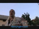Geile blonde Agentin reitet meinen Schwanz in meinem Auto snapshot 1