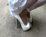 Tacones y nylon snapshot 3