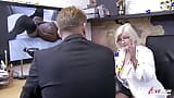 De hete blonde secretaresse Lacey Starr snapshot 5