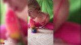 Frau springt auf Regenbogen-Dildo und spielt mit Buttplug snapshot 5