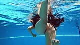 Azione nudista in piscina dalla sexy latina andreina snapshot 8