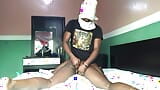 Une adolescente noire se fait doigter la chatte snapshot 7