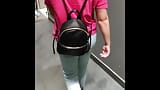 Une jeune fille suce la bite d’un inconnu et avale du sperme en échange du café dans les toilettes d’un centre commercial snapshot 6