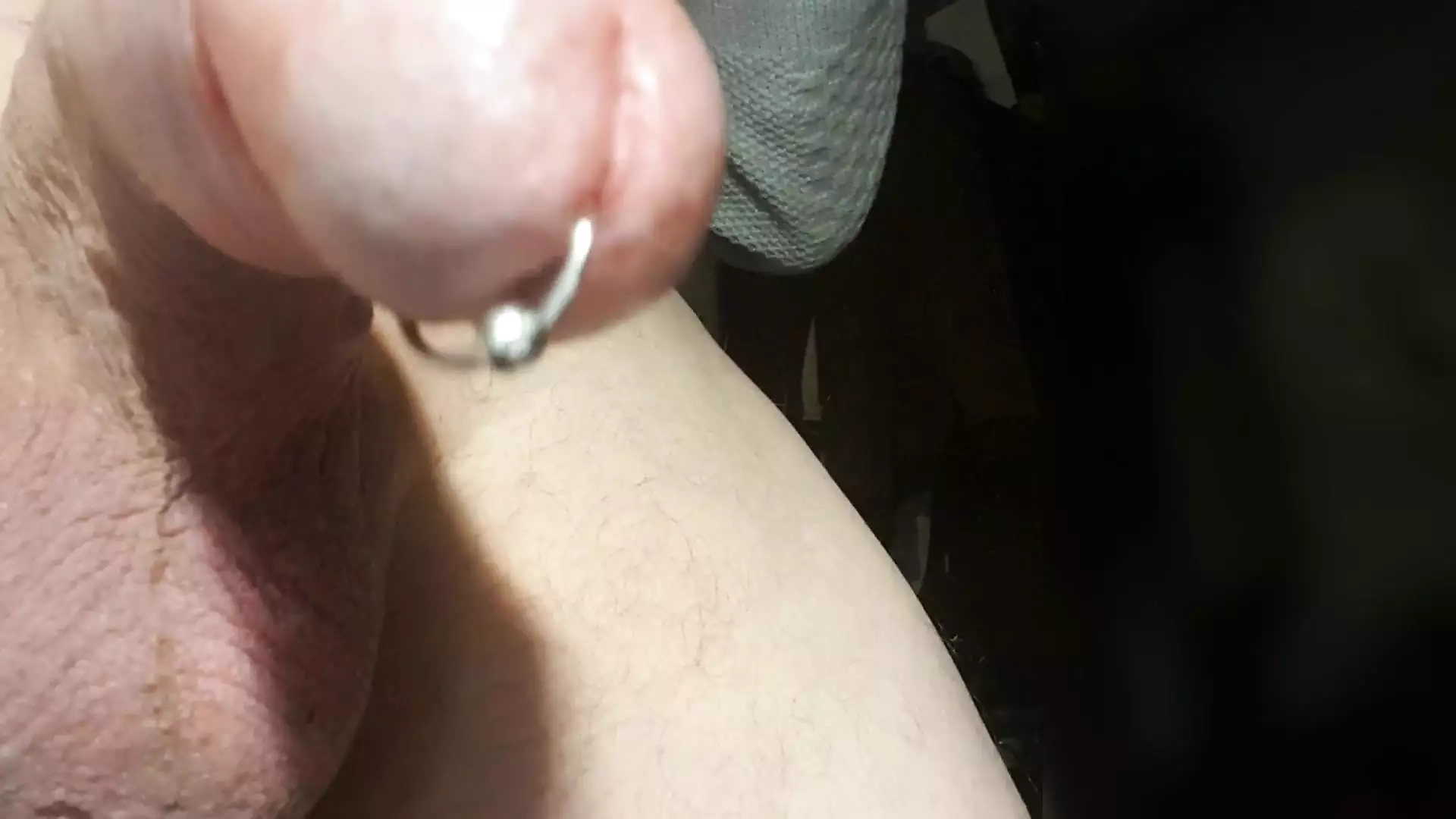 colocar em um príncipe Albert PA e colocar seu primeiro piercing em seu pau...