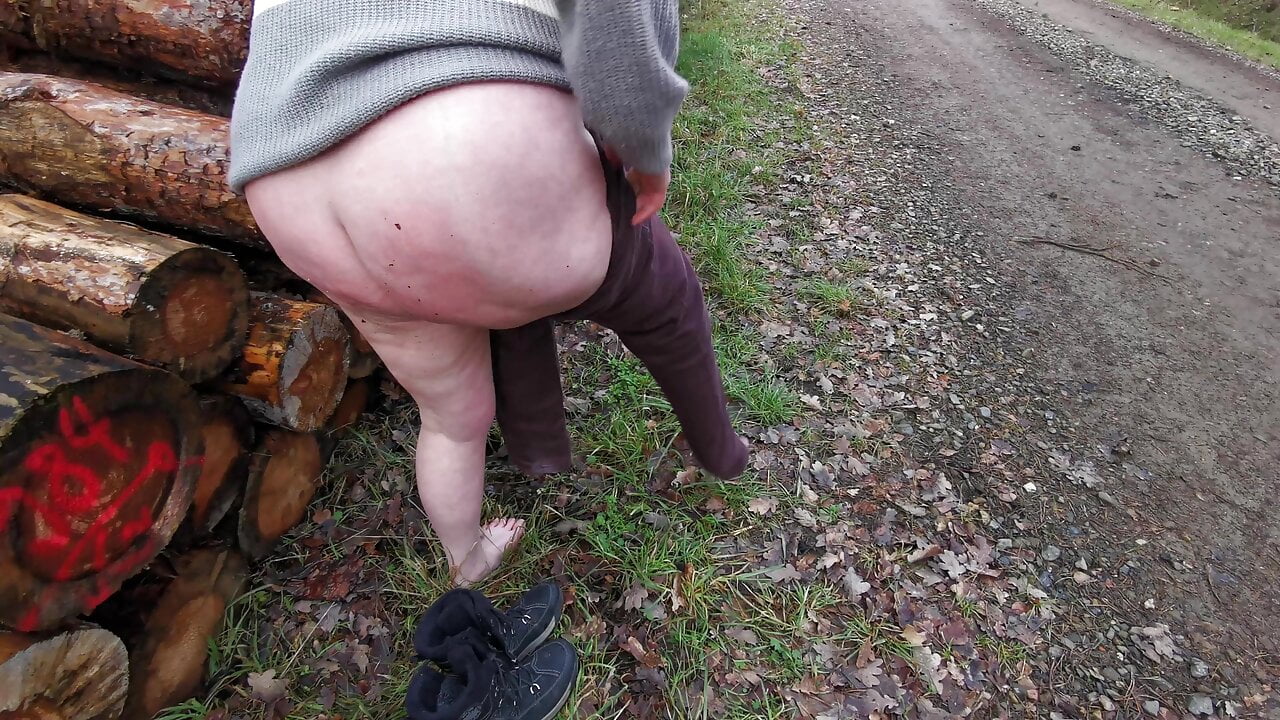 Pussy and titspanking while hiking