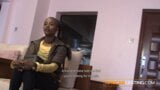 अफ्रीकी गुंडा लड़की सफेद निर्माता के धड़कते डिक ले रही है snapshot 4
