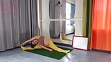 Regina Noir. Yoga in gelben Strumpfhosen beim Yoga im Fitnessstudio. snapshot 1