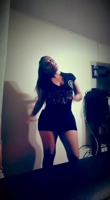 Sofia Morante baila y mueve su culote