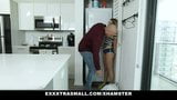 Exxxtrasmall - 거대한 자지를 타고 있는 작고 건방진 십대 snapshot 2