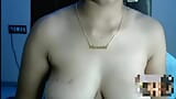 देसी कामुक लड़की वीडियो कॉल में सौतेले भाई के लिए स्तन दिखा रही है snapshot 2