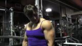 Muscle FBB тренировка в спортзале, сгибание мускулистой женщины snapshot 11