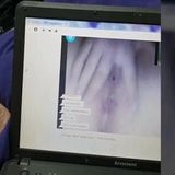 Belle masturbation d&#39;une jeune fille dans un chat vidéo snapshot 8