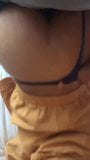 Golosa milf con ganas de comerse una verga entre sus nalgas snapshot 3