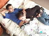 Latinos Juan et Santiago sans capote snapshot 6