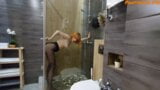 Kristina utilise un gode dans la salle de bain s'excite et suce une bite snapshot 10