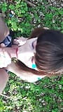 Ragazza teenager fa pompino in natura snapshot 7