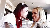 Transerotica blonde Kayleigh Coxx geneukt door Chelsea Marie snapshot 1