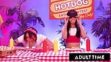 ADULT TIME - lésbicas com fome de pau experimentam cinta-caralho! Eliza Ibarra, Alexis Tae e Charlotte Sins snapshot 4