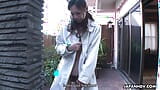 Japanse brunette sexy Misaki Yoshimura zuigt harde pik in de tuin ongecensureerd. snapshot 7