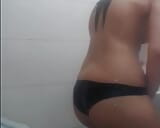 Mujer marroquí teniendo sexo en el baño snapshot 7