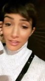 Frankie Bridge mit fauler Sprache snapshot 4