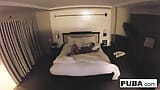 Desnuda Jezebelle Bond cuelga en su habitación de hotel snapshot 7