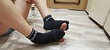 Footjob in schwarzen Socken snapshot 3