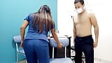 vidéo nouvellement enregistrée! L’excitation sexuelle a conduit le médecin à effectuer des actions inappropriées au sein de la clinique. snapshot 6