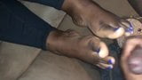 Сперма на толстых синих пальцах ног snapshot 2