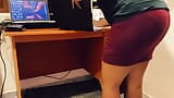 Sri Lankan RoshelCam - Boss and secretary have sex on the office desk! Ass creampie snapshot 2