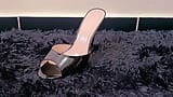 Banci dalam High Heel Mule dan Costume Pembantu Rumah snapshot 1