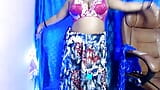 Para cumplir su deseo sexual, una india sexy con grandes tetas se quitó la ropa, se desnudó y acarició sus tetas. snapshot 6